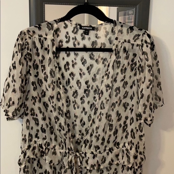 Stunning cover up! - Picture 2 of 5